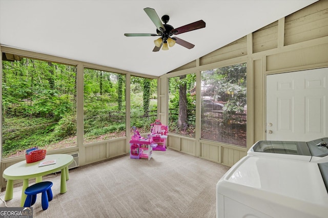 sunroom / solarium featuring washing machine and clothes dryer, a ceiling fan, and plenty of natural light