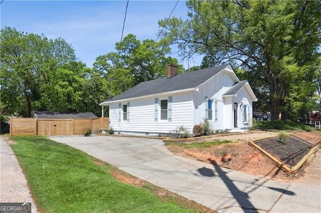130 S Avenue SE, Marietta, GA 30060 - bungalow-style home featuring fence, board and batten siding, a chimney, and driveway