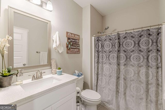 21 E Field St, Newnan, GA 30263 - bathroom with vanity, toilet, and a shower with curtain