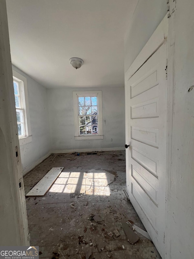 923 Ira St SW, Atlanta, GA 30310 - empty room with a wealth of natural light