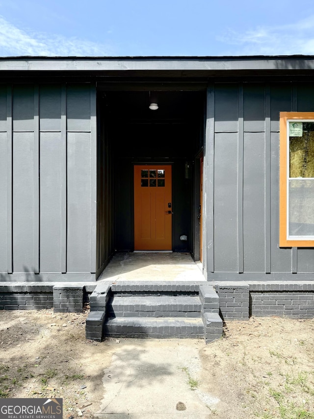 808 Center St, Macon, GA 31217 - entrance to property featuring board and batten siding