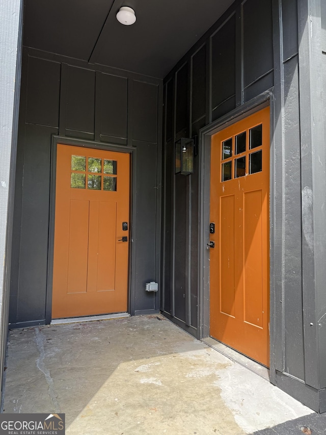 808 Center St, Macon, GA 31217 - entrance to property featuring board and batten siding