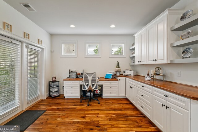721 Paint Horse Dr, Canton, GA 30115 - office area with wood finished floors, recessed lighting, and built in study area