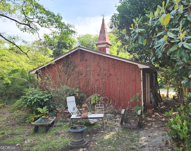 view of outbuilding