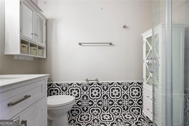 1350 Overlook Cv SE, Smyrna, GA 30080 - bathroom with toilet, wainscoting, and vanity