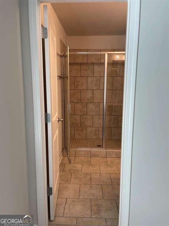 2539 Hedgeway Cir, Kennesaw, GA 30144 - full bathroom featuring a shower stall