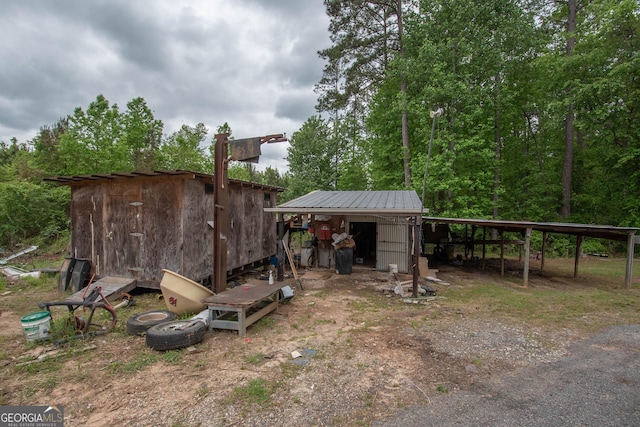 view of outdoor structure with an outbuilding