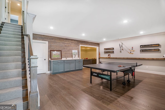 game room with crown molding, baseboards, recessed lighting, and wood finished floors