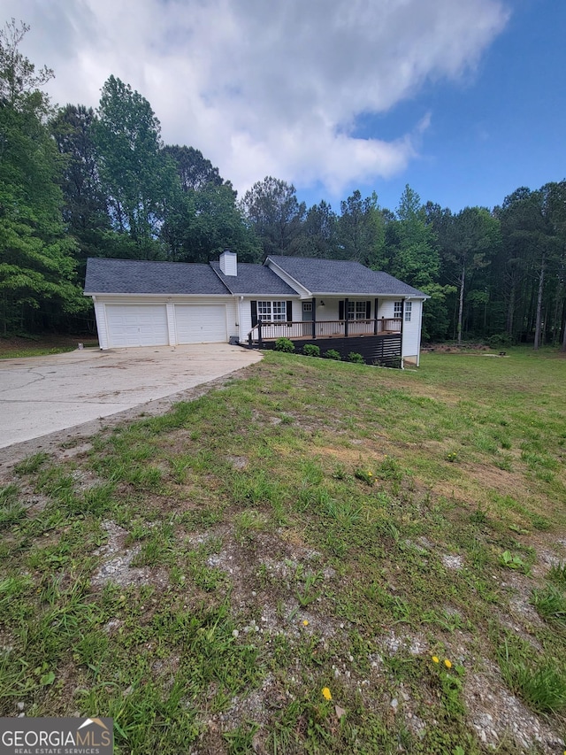 129 Carolyn Path, Rockmart, GA 30153 - single story home featuring concrete driveway, a front lawn, a garage, and a deck