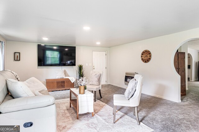 709 Tallapoosa Hwy, Cedartown, GA 30125 - living area with arched walkways, baseboards, recessed lighting, and carpet