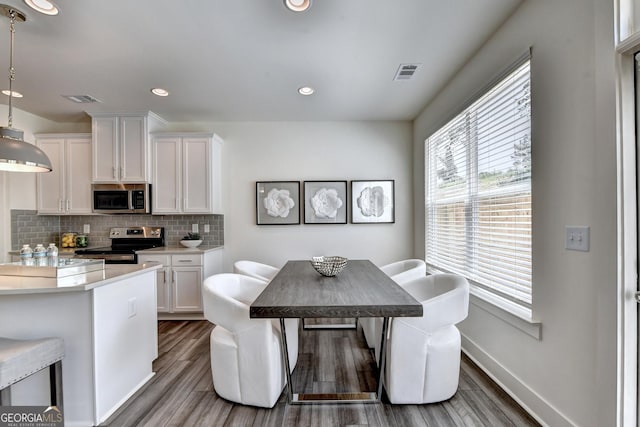 dining room with visible vents, recessed lighting, baseboards, and wood finished floors