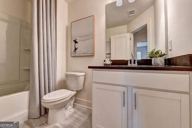 full bathroom featuring shower / bath combo, vanity, toilet, baseboards, and visible vents