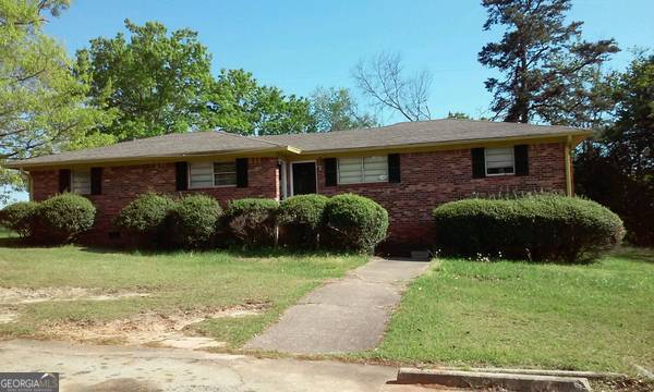 ranch-style house with brick siding and a front yard