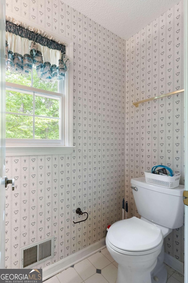 569 Hale Mountain Ct, Hiram, GA 30141 - bathroom featuring visible vents, a textured ceiling, and toilet