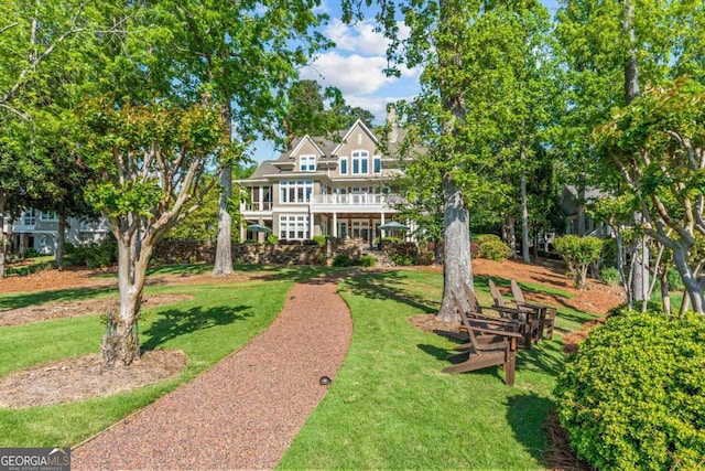 view of front facade with a front yard