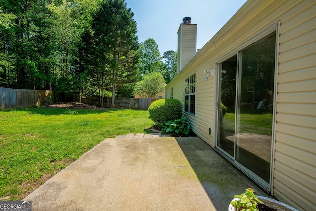 view of yard featuring a patio area
