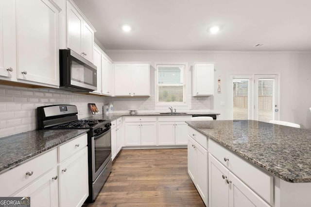 108 Berwick Xing, Dallas, GA 30157 - kitchen with stainless steel appliances, ornamental molding, a sink, and tasteful backsplash