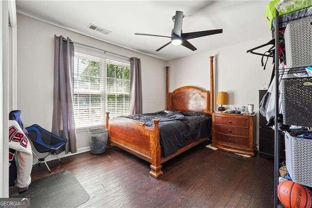 bedroom featuring visible vents, ceiling fan, and dark wood-style floors