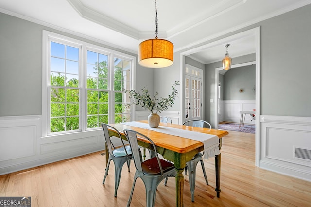 dining space with visible vents, wainscoting, a healthy amount of sunlight, and light wood-type flooring