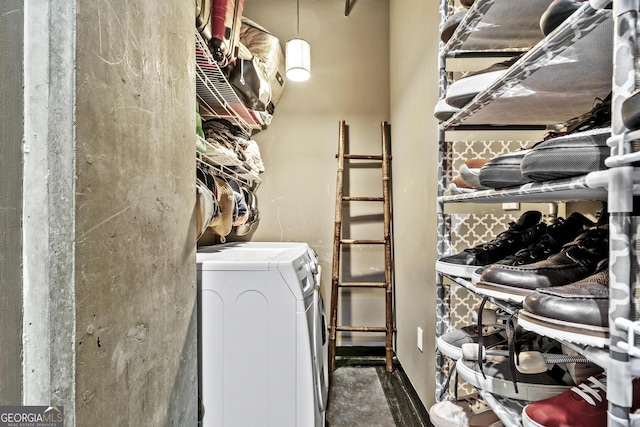 laundry area with laundry area and washer and clothes dryer