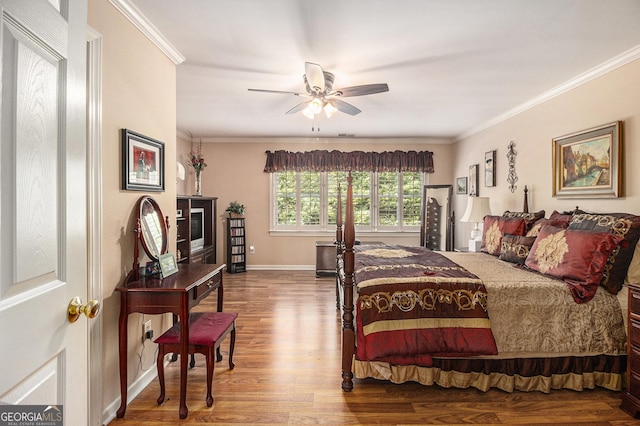 bedroom featuring crown molding, a ceiling fan, baseboards, and wood finished floors