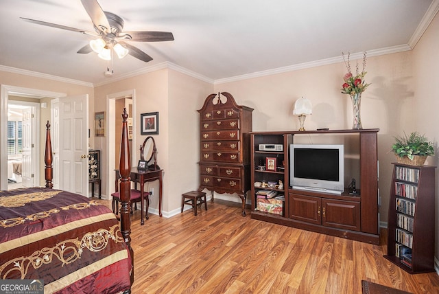 bedroom with light wood-style floors, ornamental molding, baseboards, and ceiling fan