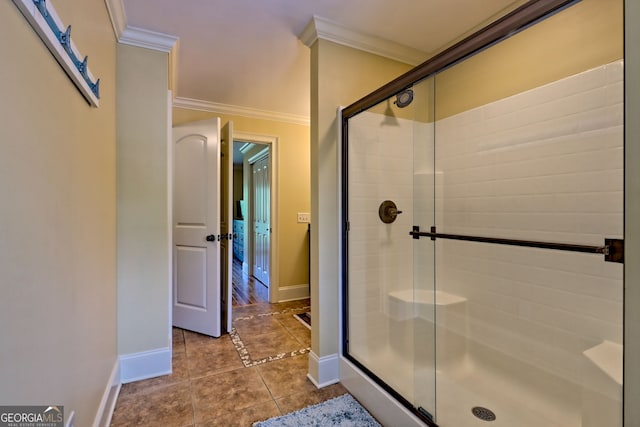bathroom featuring crown molding, baseboards, and a shower stall