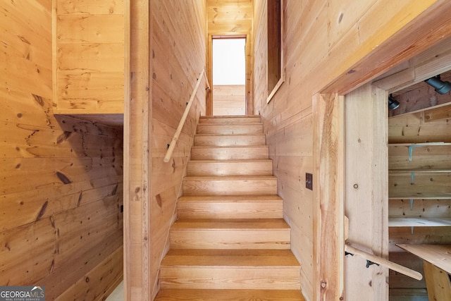 966 Wahoo Creek Rd, Murrayville, GA 30564 - stairway with wooden walls
