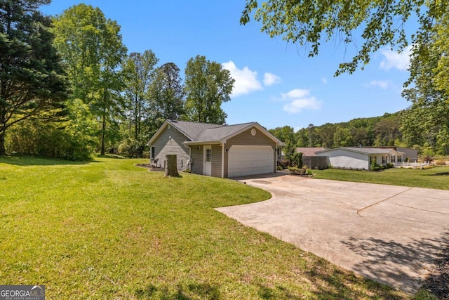view of front facade with a garage, driveway, and a front yard