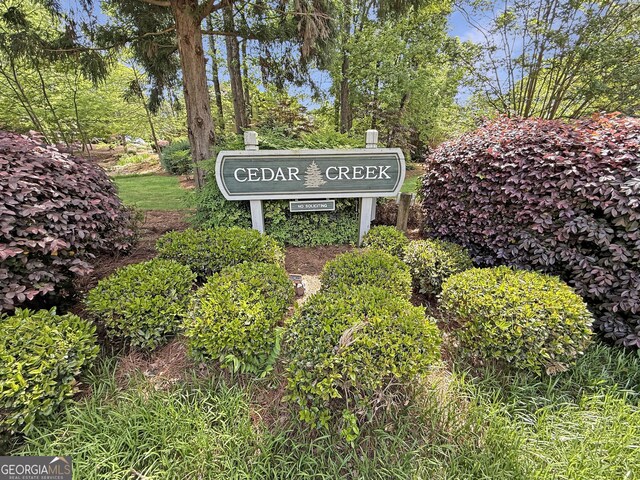 view of community / neighborhood sign