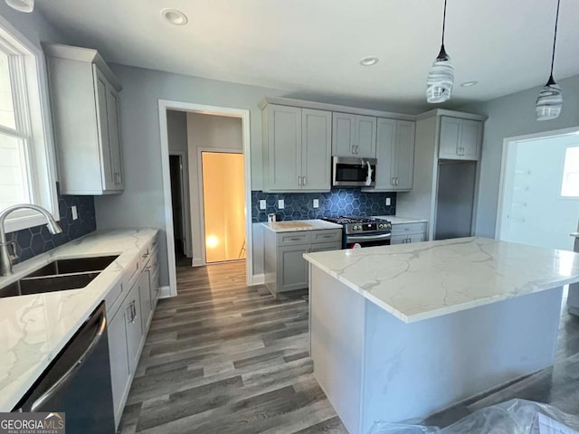 154 Pope Paul Path, Dallas, GA 30132 - kitchen with appliances with stainless steel finishes, a sink, healthy amount of natural light, dark wood-style floors, and recessed lighting