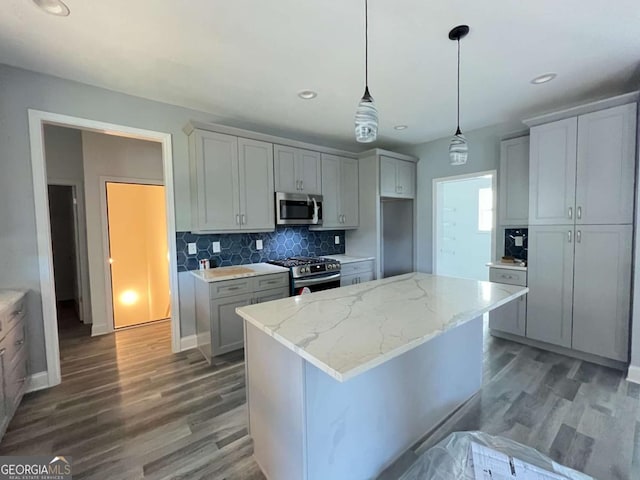 154 Pope Paul Path, Dallas, GA 30132 - kitchen featuring appliances with stainless steel finishes, dark wood-style floors, gray cabinets, tasteful backsplash, and recessed lighting