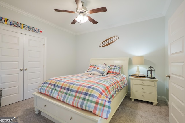 bedroom featuring carpet floors, crown molding, and a closet