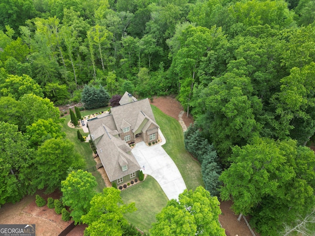 bird's eye view featuring a wooded view