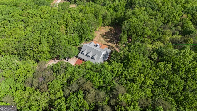 birds eye view of property featuring a forest view