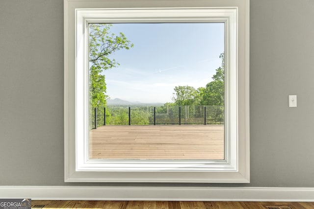 entryway featuring baseboards and a mountain view