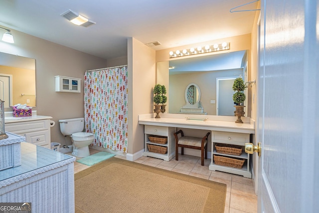 full bathroom featuring tile patterned flooring, toilet, vanity, baseboards, and a shower with curtain
