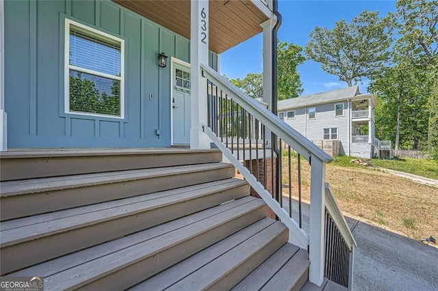 632 Warren Ave, Scottdale, GA 30079 - entrance to property with board and batten siding