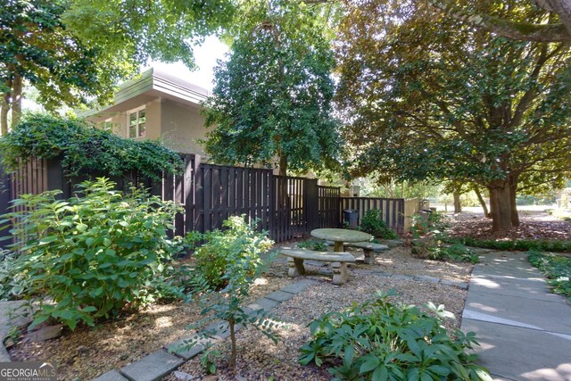 301 Lakemoore Dr NE Unit B, Atlanta, GA 30342 - view of yard with fence