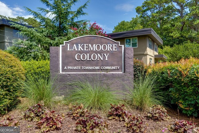 301 Lakemoore Dr NE Unit B, Atlanta, GA 30342 - view of community sign