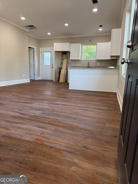 1823 Wrightsboro Rd, Augusta, GA 30904 - interior space featuring visible vents, ornamental molding, white cabinetry, and a wealth of natural light
