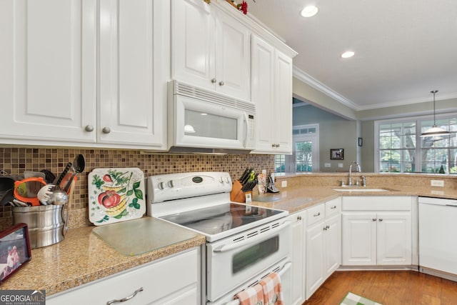 kitchen featuring a sink, white appliances, light wood-style flooring, white cabinetry, and ornamental molding
