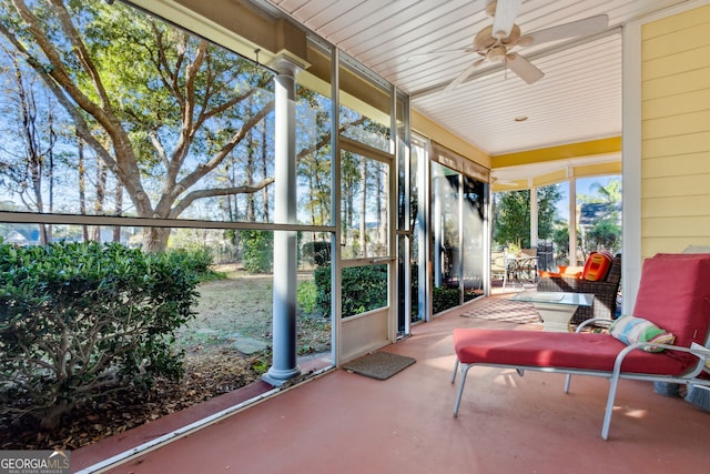 sunroom / solarium featuring ceiling fan