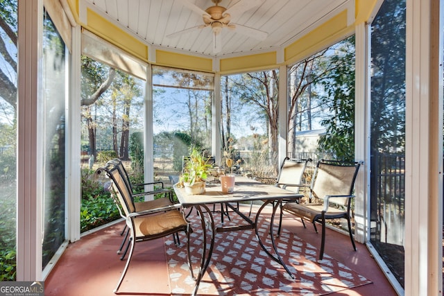 sunroom featuring plenty of natural light, outdoor dining area, and ceiling fan