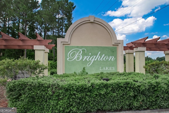 view of community / neighborhood sign