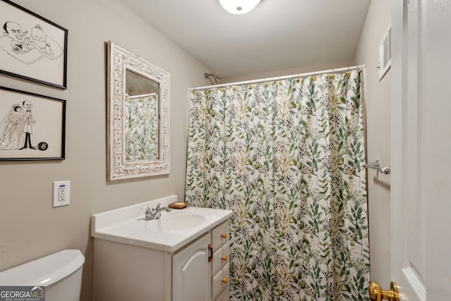 4584 E Conway Dr, Atlanta, GA 30327 - bathroom featuring toilet, visible vents, a shower with shower curtain, and vanity