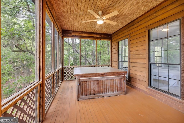 sunroom / solarium featuring a ceiling fan