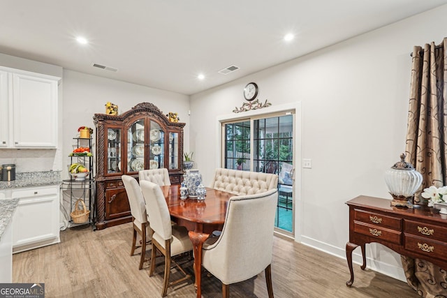 dining room featuring light wood-style flooring, recessed lighting, and baseboards