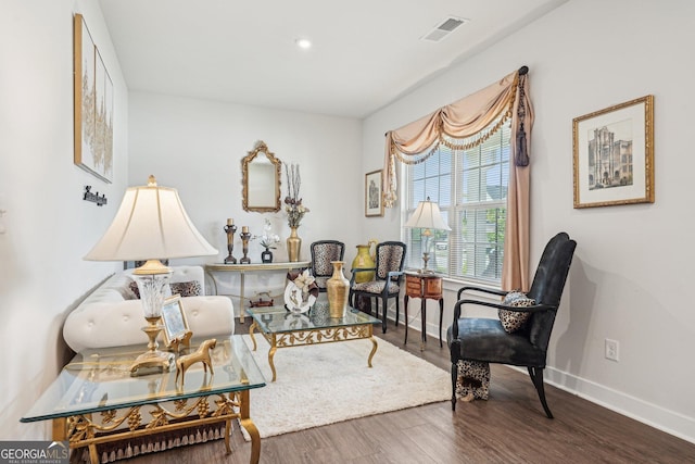 living area featuring baseboards, wood finished floors, and recessed lighting