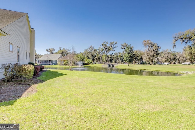 view of yard featuring a water view